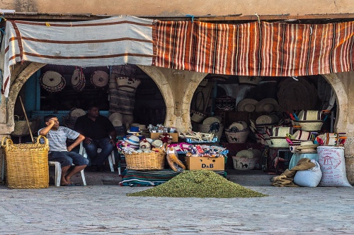 The henna seller (the neighborhood market of Gabes)