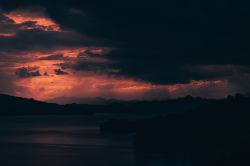 Red clouds on the lake