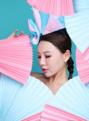 The beauty holding fans