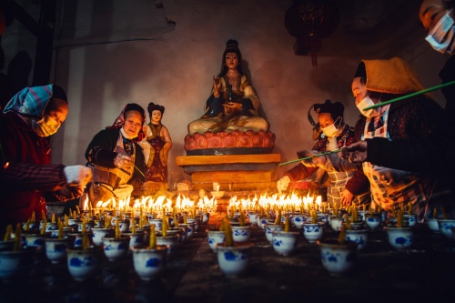 Blessing in candlelight
