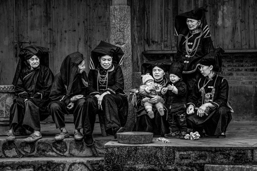 The zhuang in black