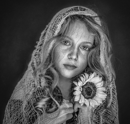 Girl With a Sunflower 