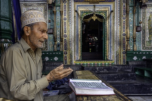 The heart is present in prayer