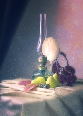 Lamp and pears