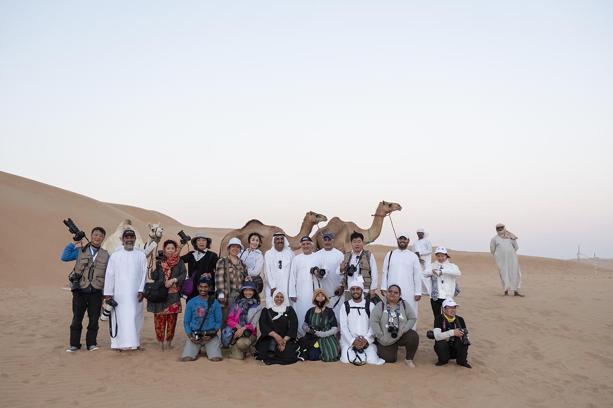Chinese and Emirates GPU members shoot in Liwa Desert