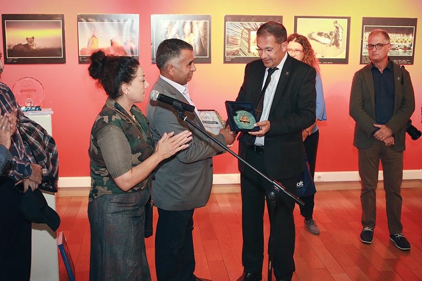 GPU president Metzakis handing the gifts to AFB president Mr. Hasanoglu GPU president Metzakis handing the gifts to AFB president Mr. Hasanoglu
