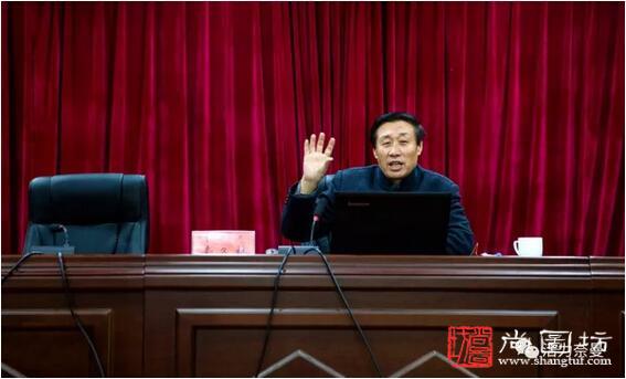 Famous photographer, consultant of China Photographer Association Mr. Jiulin Suo was having lecture